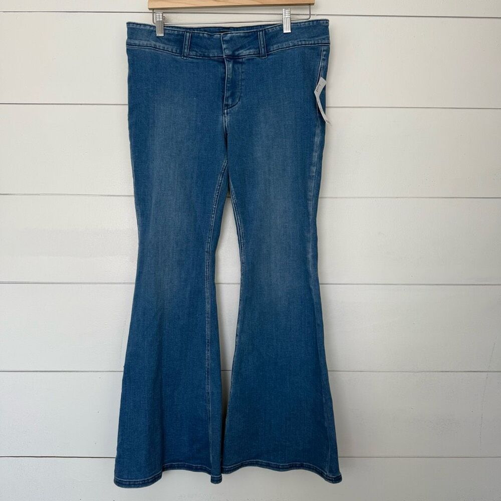 BDG Urban Outfitters Women’s 32 Blue Flare Jeans New Bell Bottom
